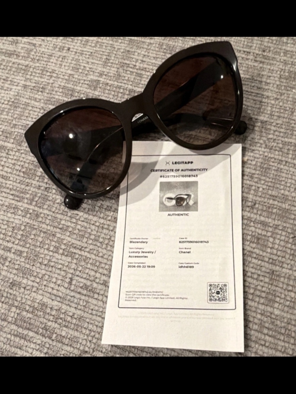 CHANEL Black Cat-Eye Sunglasses with Gradient Lenses